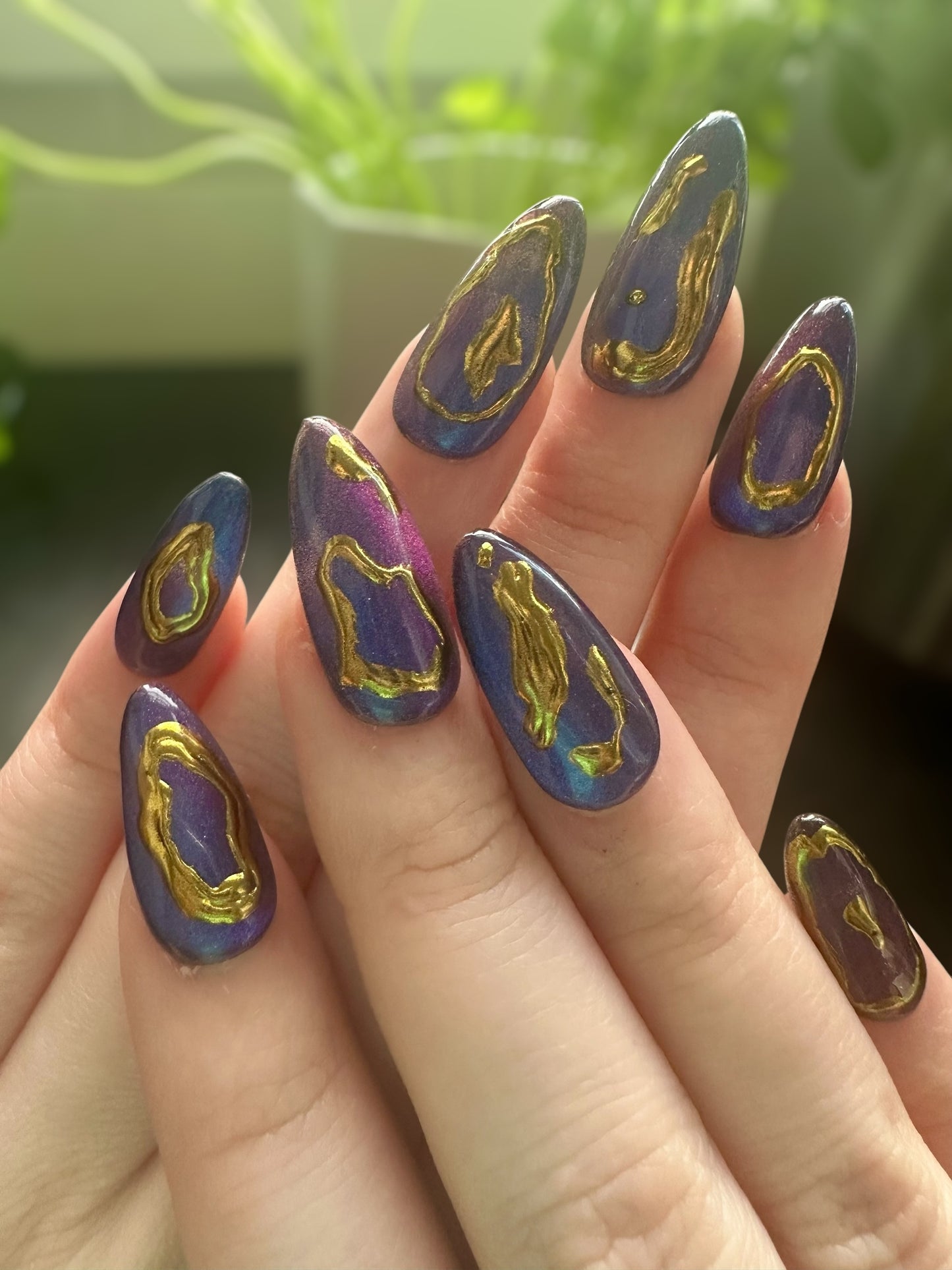 Blue/purple cat eye chrome