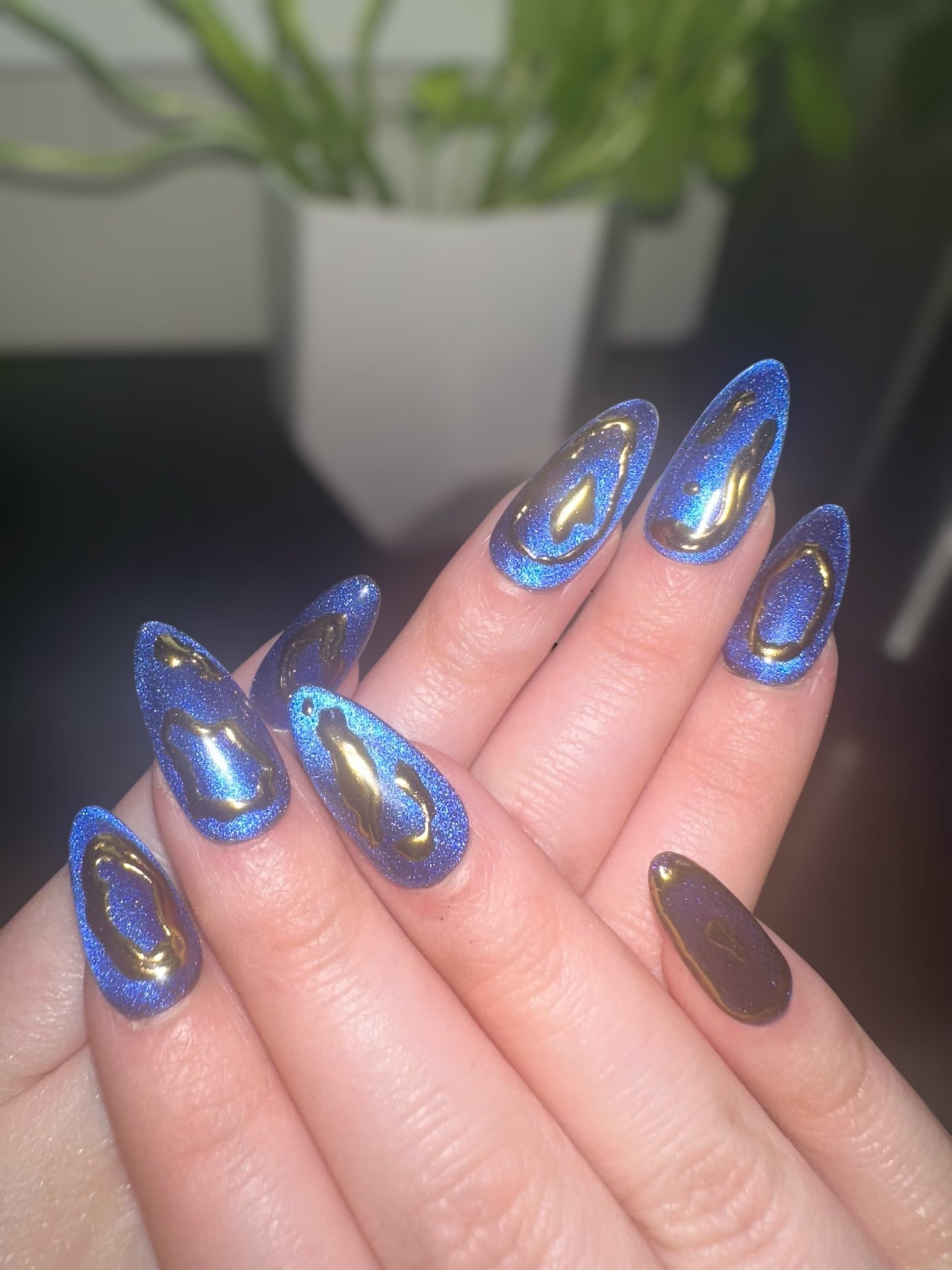 Blue/purple cat eye chrome