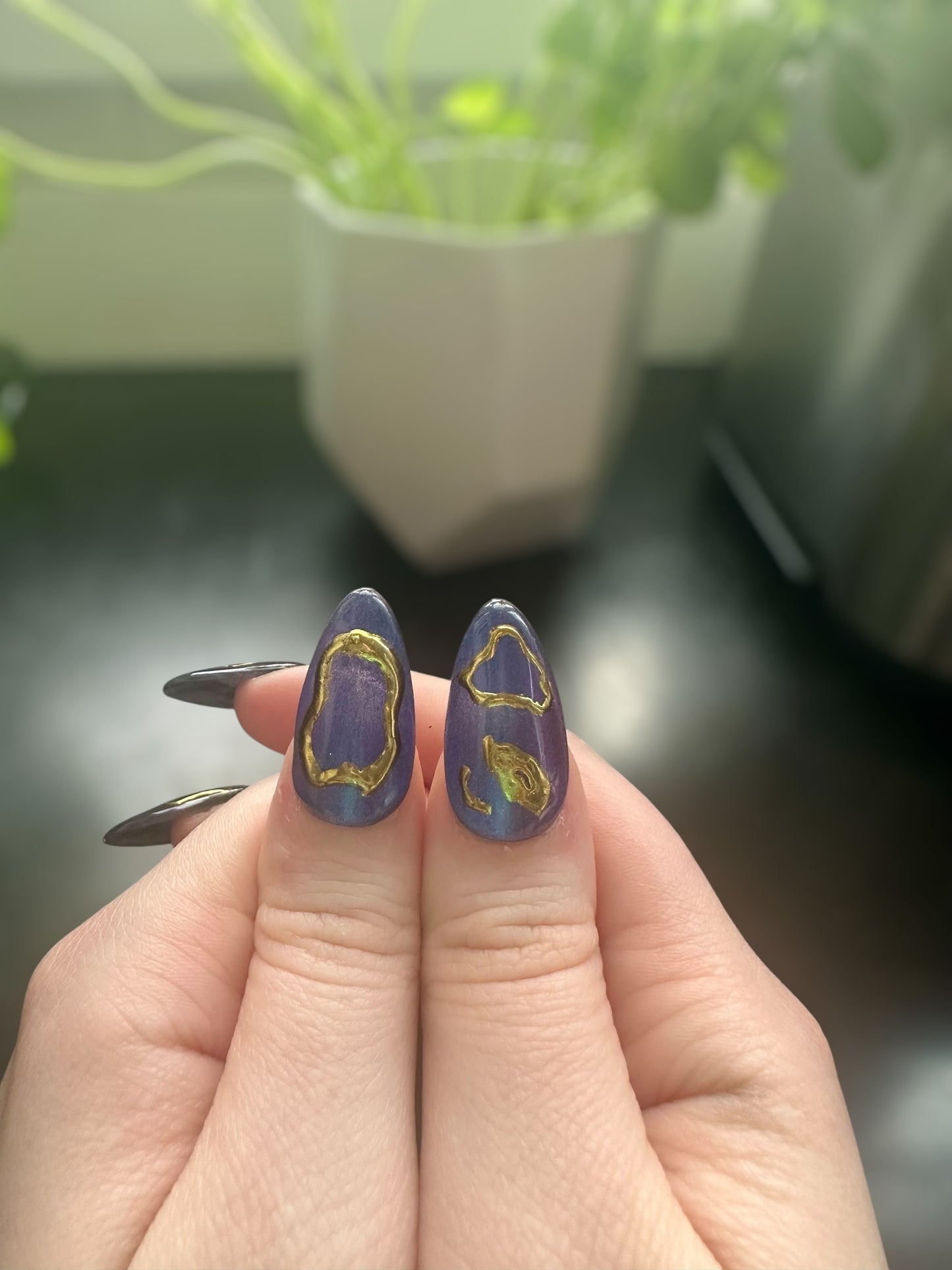 Blue/purple cat eye chrome